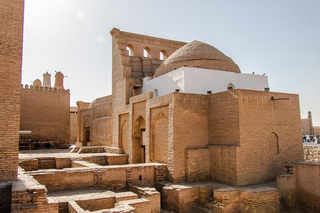 Explore labyrinth streets of Itchan Kala with private guide