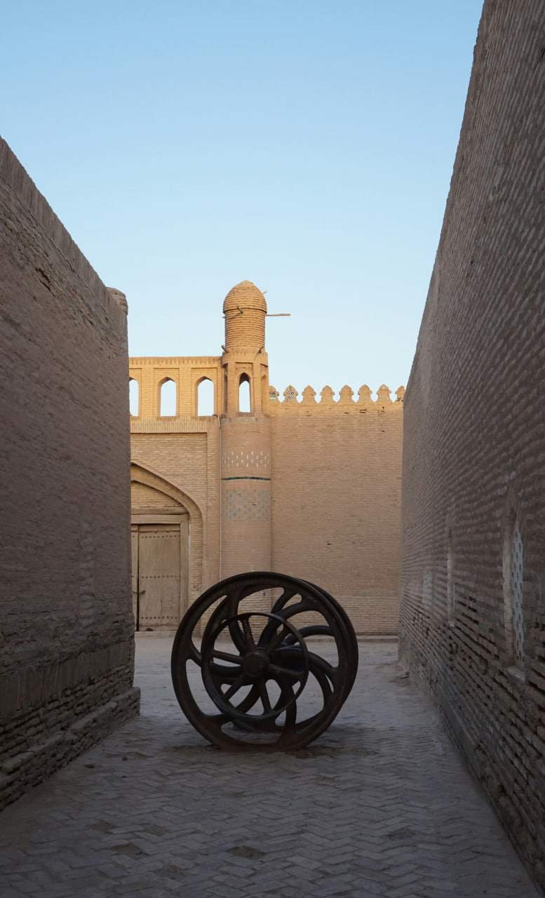 Kalta-Minor Minaret — famous unfinished turquoise tower in Khiva.