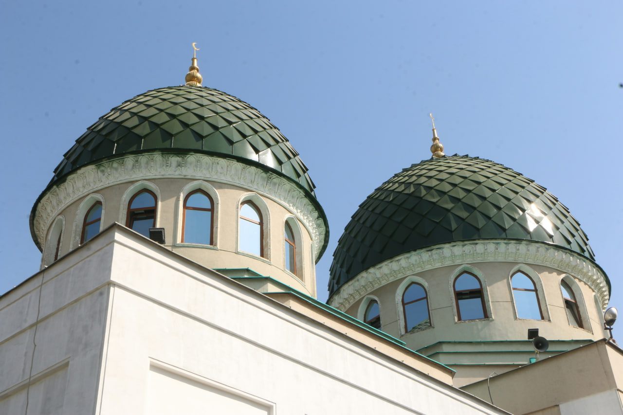 Explore Chorsu Bazaar mosque on Tashkent private tour